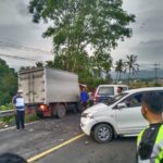 Tabrakan Minibus Vs Truk Boks, Jalur Pantura Situbondo Macet Total