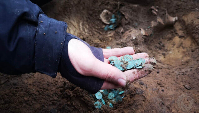 Arkeolog Temukan Tumpukan Koin Emas dan Perak Peninggalan Abad 16