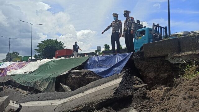 Penyebab Jalan Tol Surabaya-Gempol KM 06+200 Ambles Masih Gelap