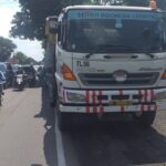 Terperosok Jalan Berlubang di Sidoarjo, Pengendara Motor Tewas Terlindas Truk