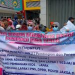 Tuntut Transparansi Pembagian Kios, Pedagang Pasar Legi Ponorogo Demo