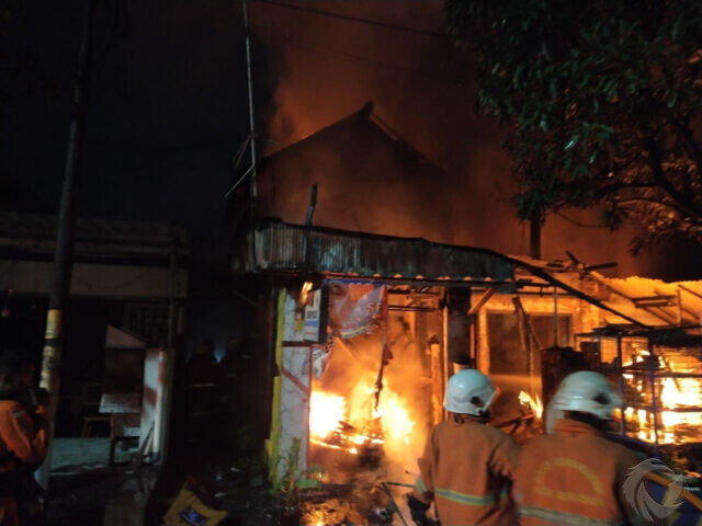 Kebakaran di Wonokromo Surabaya, Ibu dan Anak Meregang Nyawa