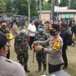 Sambangi Korban Banjir di Jombang, Kapolda Jatim Siap Bantu Bersih-Bersih