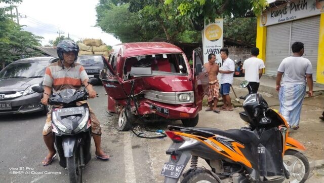Mobil Oleng, Tiga Kendaraan Terlibat Kecelakaan Beruntun di Pamekasan