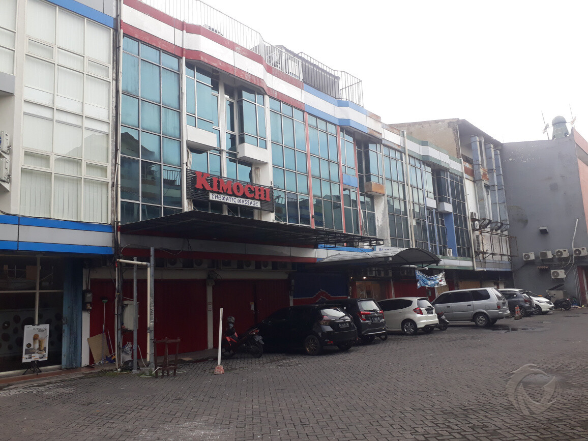 Panti pijat Kimochi area Ruko di Jalan Raya Jemursari 76 Wonocolo Surabaya usai digerebek Satgas Covid-19, Kamis (11/2/2021).