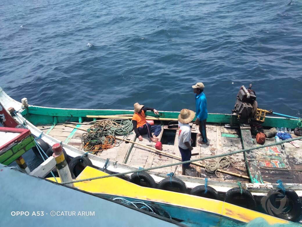 Proses pencarian 3 ABK KM Berhasil II yang hilang, oleh sejumlah nelayan Desa Lobuk, Kecamatan Bluto.