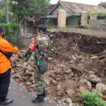 Diterjang Hujan Deras, Pagar SDN 01 Patemon Situbondo Ambruk