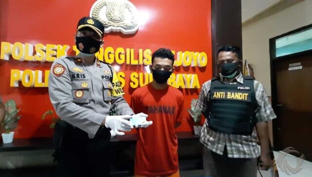 Ketagihan Judi Bola, Pemuda Jombang Kuras ATM Teman Kosnya di Surabaya