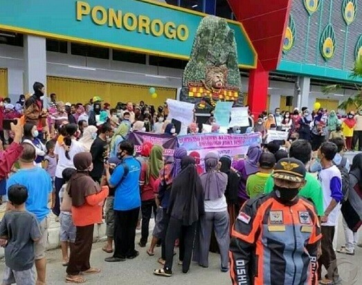 Resmian Pasar Legi, Bupati Ponorogo Disambut Demo Pedagang, Tuntut Transparansi Kios