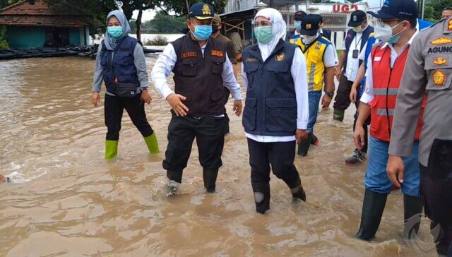 Banjir di Jombang Akibat Tumpukan Sampah di Sungai, Gubernur Khofifah Akui Lengah