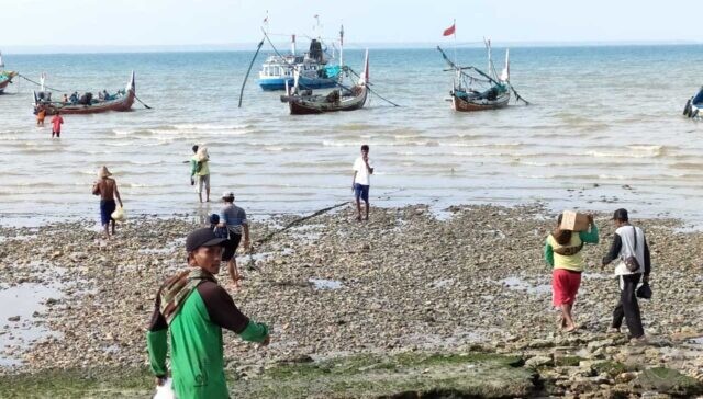 Hari Ketiga Pencarian ABK di Perairan Sumenep, 2 Kapal dan 4 Perahu Nelayan Dikerahkan