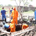 Pemakaman Jenazah Corona di Jombang, Warga Pakai Hazmat, Petugas Malah Tanpa APD