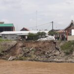 Banyak Tanggul Sungai di Mojokerto Ambles, Begini Respon Khofifah