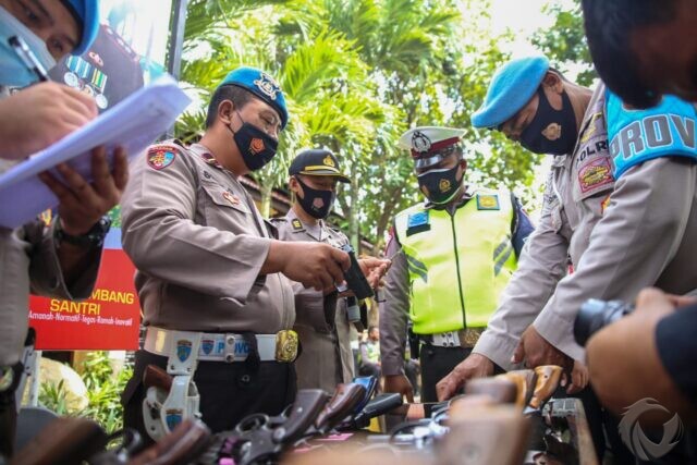 Senpi Anggota Polres Jombang Diperiksa, 5 Senjata Ditarik