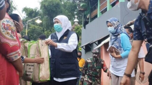 Tinjau Banjir di Probolinggo, Gubernur Khofifah: Beri Bronjong dan Bangun Plengsengan Permanen!