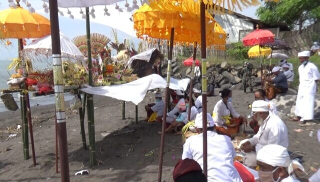 Hari Raya Nyepi Tanpa Ogoh-ogoh di Pura Banjar Amartasari Banyuwangi
