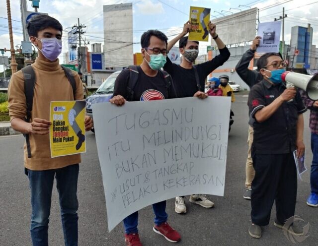 Wartawan Tempo Dianiaya di Surabaya, AJI Jember Demo Tuntut Polda Usut Tuntas