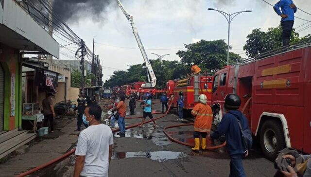 Polisi Belum Bisa Pastikan Penyebab Kebakaran di Pabrik Gama Surya Surabaya