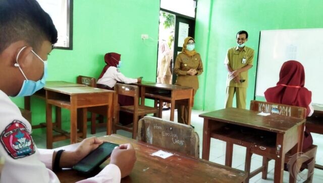 Bupati Blitar Pantau Penerapan Tatap Muka di SMAN Garum