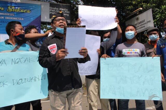 Sempat Dilarang Polisi, PWI Jombang Demo Tuntut Penganiayaan Jurnalis ‘Tempo’ Diusut Tuntas
