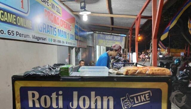Sensasi Roti John di Mojokerto yang Bikin Ketagihan