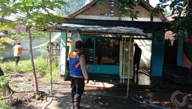 Gegara Obat Anti Nyamuk, Rumah di Sidoarjo Ini Ludes Terbakar