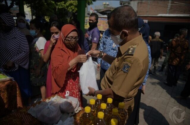 Cek Operasi Pasar, Wawali Surabaya Pastikan Sembako di Bawah Harga Pasaran