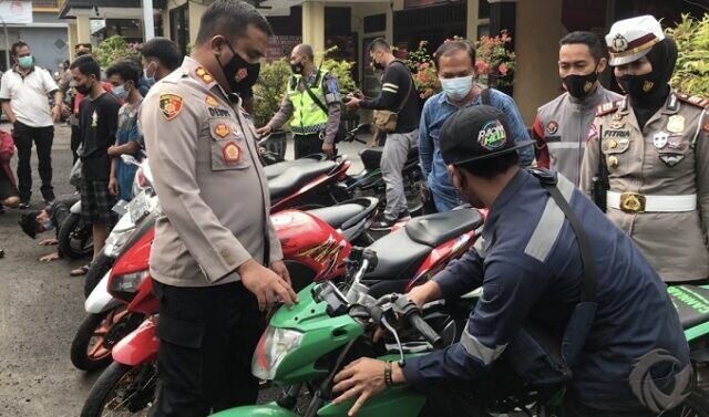 Antisipasi Balap Liar di Kemlagi Mojokerto, Petugas Hanya Amankan 10 Motor dan 16 Pemuda