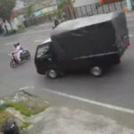 VIDEO: Detik-detik Pengendara Motor Tertabrak Pikap di Tulungagung