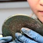 Arkeolog Temukan Puluhan Cermin Perunggu Berumur 2.000 Tahun