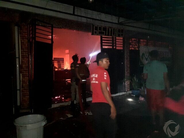 Ditinggal Pemiliknya, Gesty Cafe di Pantura Situbondo Terbakar