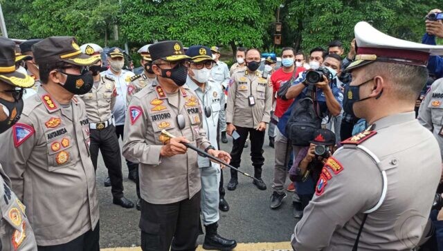 Kakorlantas Polri Cek Kesiapan Larangan Mudik di Surabaya