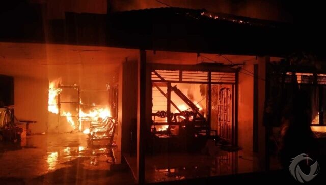Ditinggal Keluar Kota, Rumah Besar di Situbondo Ludes Terbakar