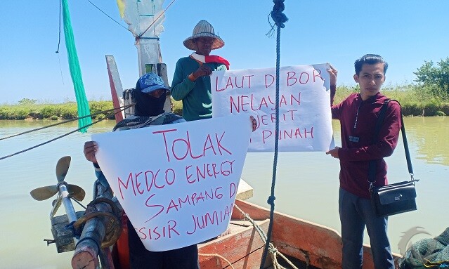 Dari Atas Perahu, Pemuda-Nelayan Tolak Pengeboran Migas di Desa Tanjung Pamekasan