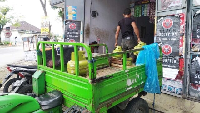 Elpiji Tabung Melon Langka di Sejumlah Kecamatan di Jember, Harga Melambung Hingga Rp. 25 Ribu