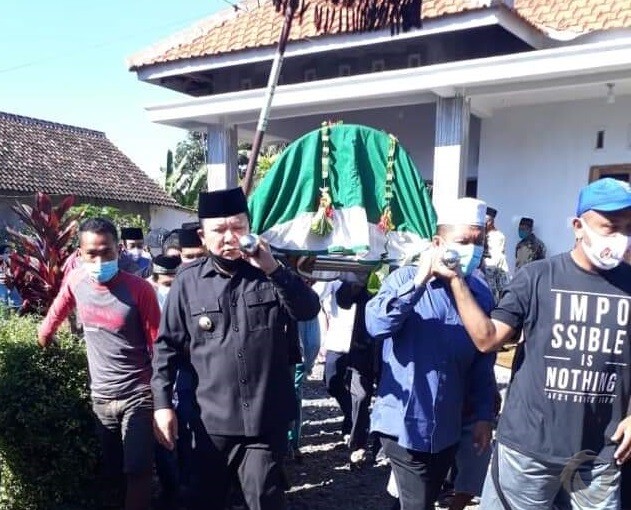 Pencipta Lagu Kampanye Hendy-Firjaun Meninggal Kecelakaan, Bupati-Wabup Jember Pikul Keranda