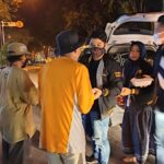 Sahur <em>On the Road</em>, HIPMI Jember Bagi-bagi Makanan di Jalanan
