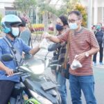 Pokja Wartawan DPRD Kota Surabaya Berbagi Takjil