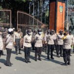 Hadapi Ratusan Pendemo, Srikandi Polres Kediri Kota Lantunkan Asmaul Husna