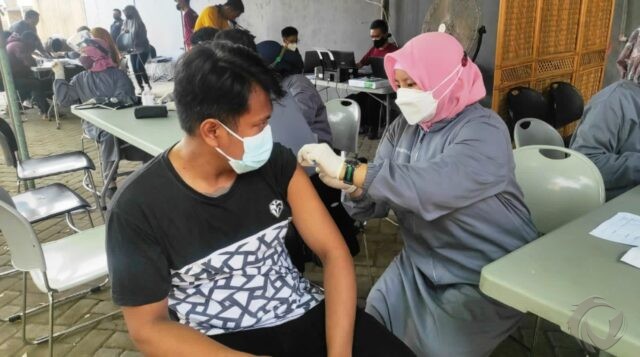 Wanita Pemilik Salon di Jombang: Vaksin Dahulu, Nge-Mal Kemudian