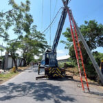 Tiang Listrik Hampir Roboh, Jalan Lingkar Utara Kota Probolinggo Tutup Total
