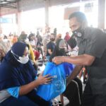 Penerima Bansos di Mojokerto Wajib Tunjukkan Kartu Vaksin Saat Ambil Bantuan