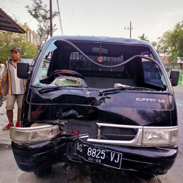 Adu Mocong Pickup vs Motor di Nganjuk, Pemotor Terluka