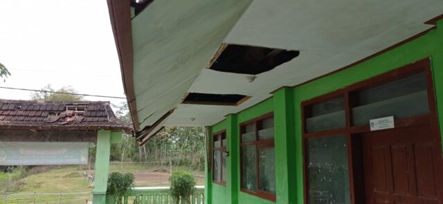 Bangunan Sekolah SD di Blitar Rusak, Dampak Gempa di Malang