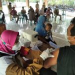 RS Bhayangkara Gelar Vaksinasi di Wilayah Antivaksin di Bondowoso