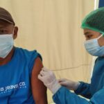Vaksinasi COVID-19 Dosis Pertama di Indonesia Capai 43 Persen dari Target