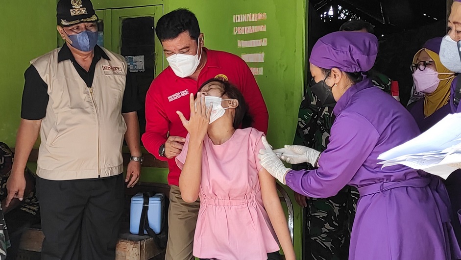 Fobia Jarum Suntik, Gadis Cantik di Kediri Menjerit Saat Vaksinasi Covid-19