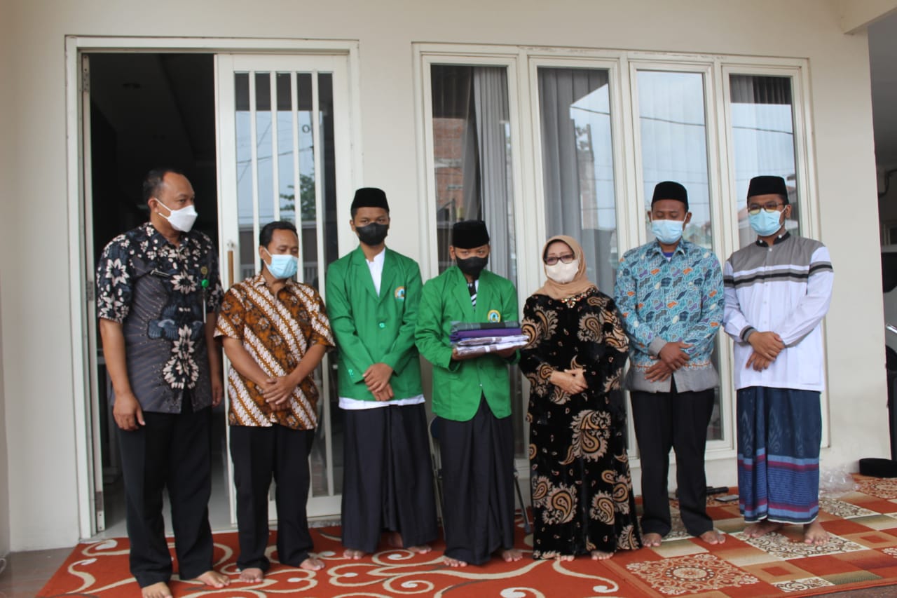 Kakak-Adik Yatim Korban Covid-19 Kini Diasuh di Pesantren Milik Bupati Jombang