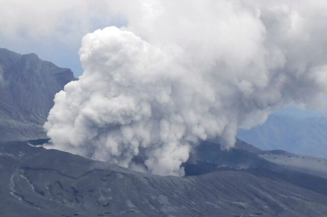 Gunung Aso Jepang Kembali Meletus, Wisatawan Dilarang Mendekat