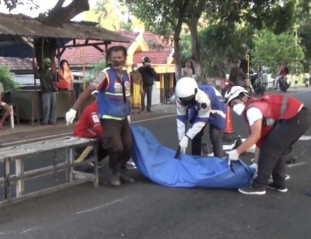 Tertabrak Truk di Mojokerto, Pemotor Asal Jombang meninggal